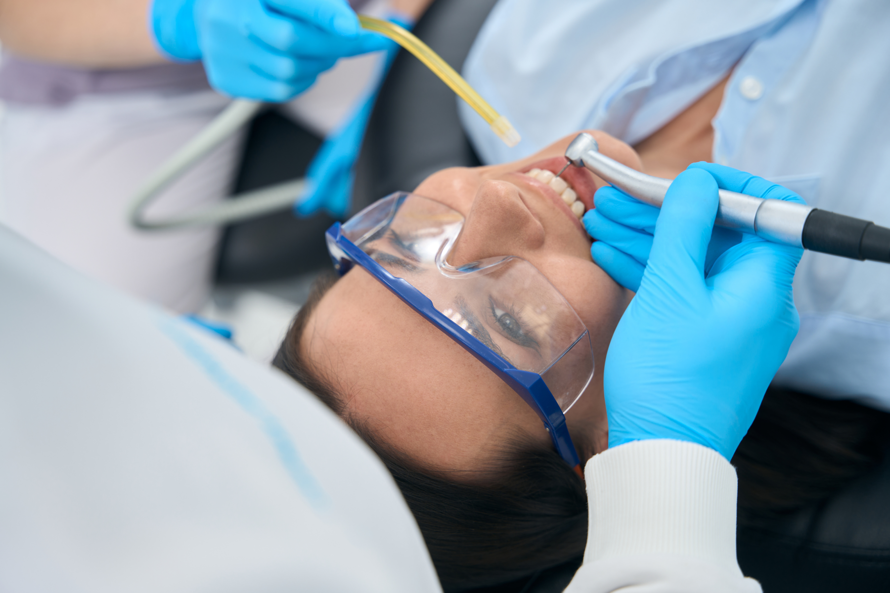 soins dentaires implants Accueil Dr Johan Cinçon - Chirurgien-dentiste à La Teste-de-Buch